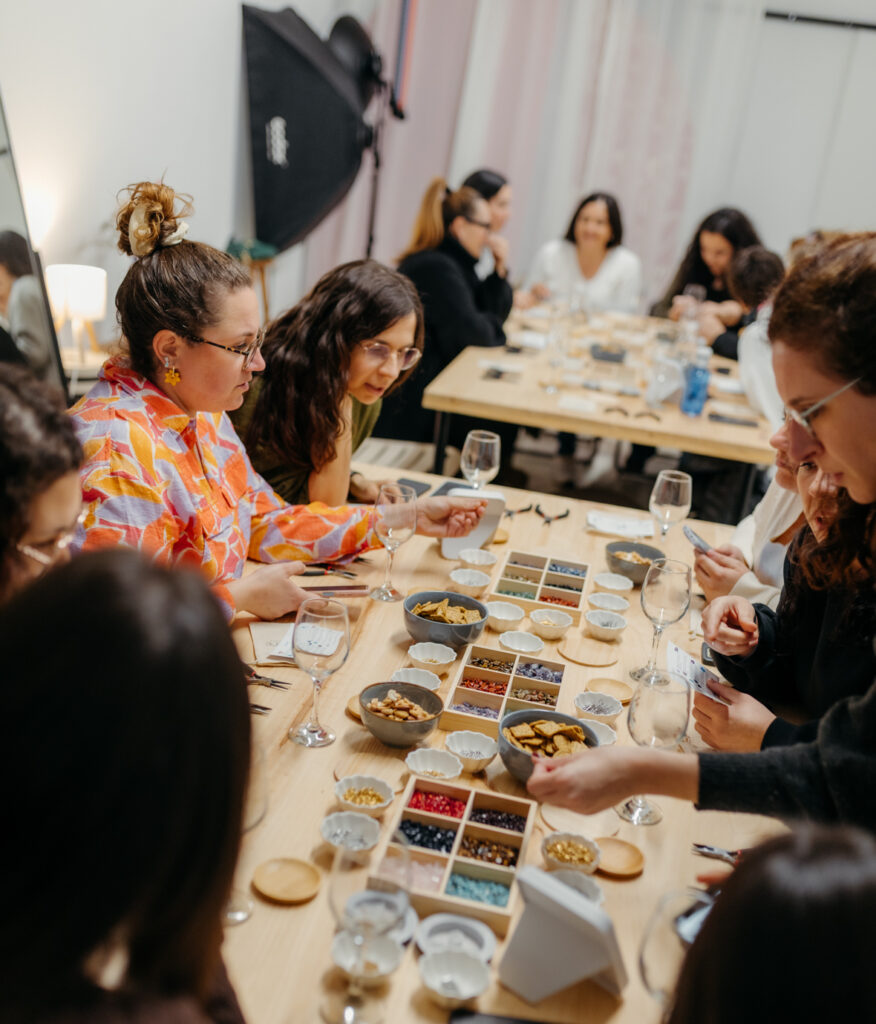 taller de joyas con vino